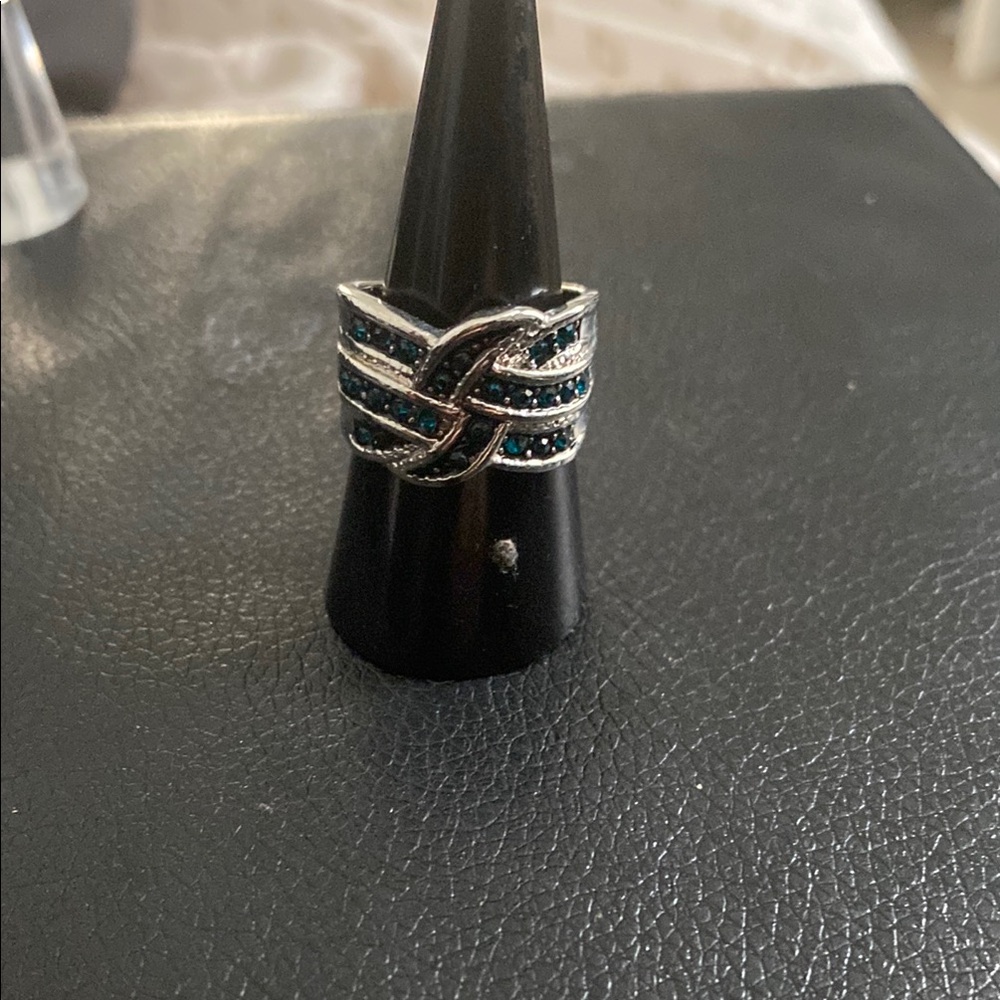 Elegant Silver and Blue Ring (costume jewelry)